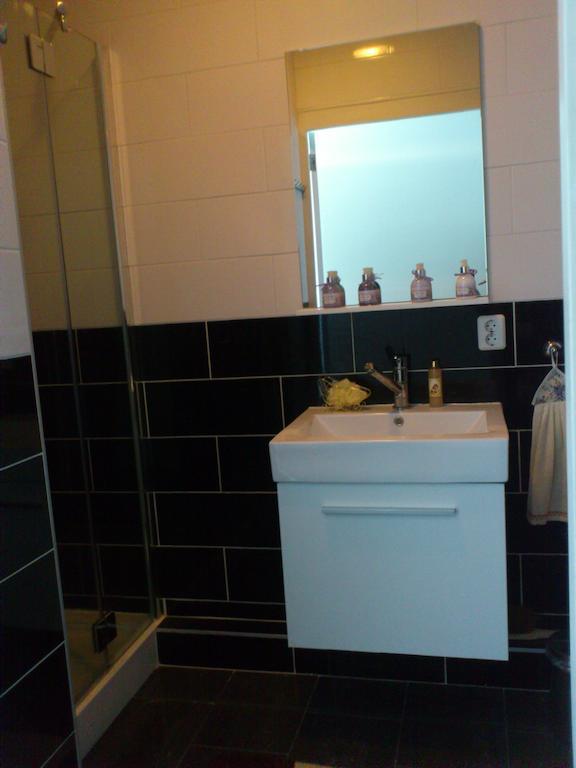 Sewdien'S Apartment Maashaven روتردام الغرفة الصورة